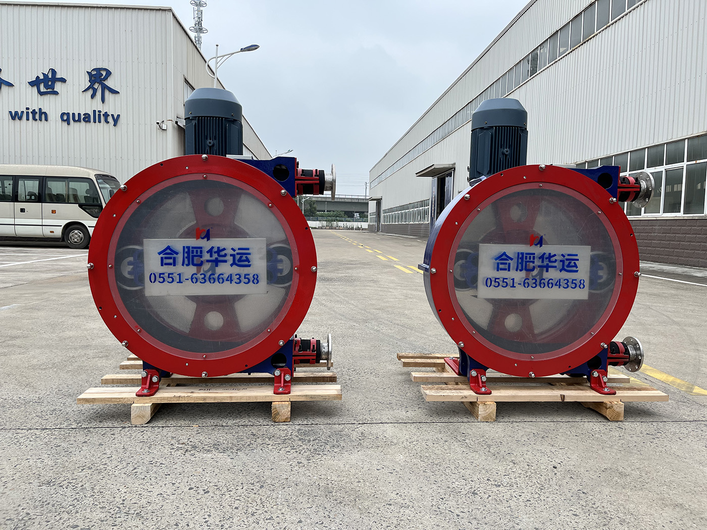 華運機械兩臺高壓定制軟管泵成功進(jìn)軍鋰電市場，展現(xiàn)中國智造硬核實力